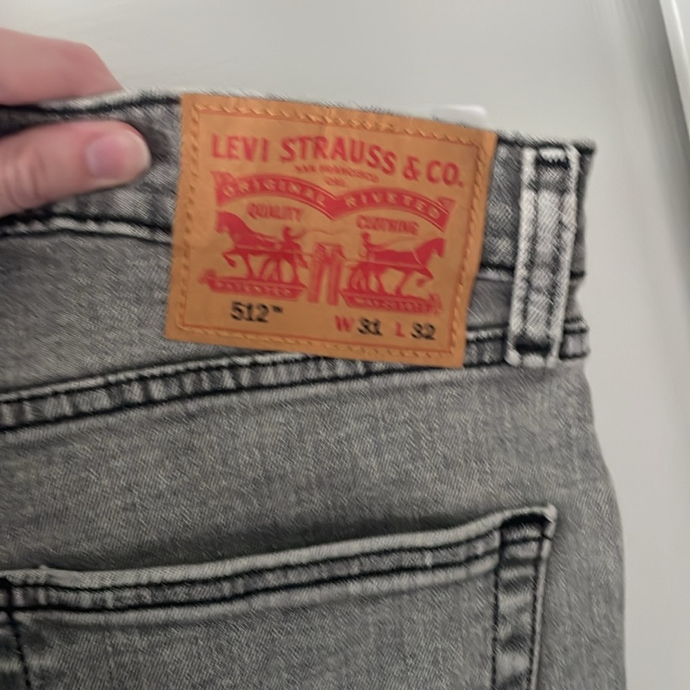 Men's Levi Grey Wash 512 Slim Fit Jeans Size 31x32 EUC - Picture 5 of 6